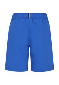Pantaloni da bagno blu con cintura elastica e una banda in contrasto, realizzati in materiale leggero, con una texture liscia e senza tasche.