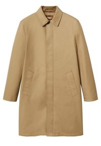 Beige, knielange jas gemaakt van gladde stof. Heeft een rechte snit, kraag en twee zijzakken met strakke lijnen en zonder zichtbare sluitingen.