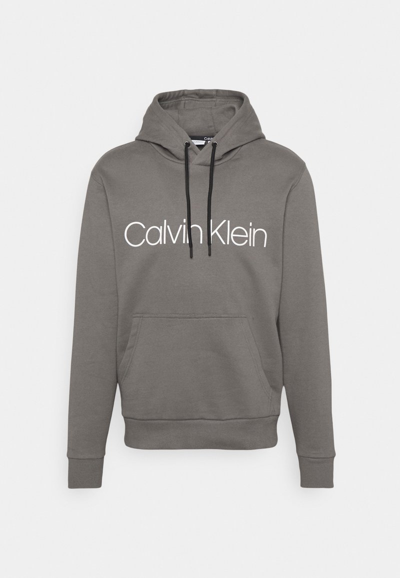 Sweat à capuche gris avec cordons noirs, poche avant et logo "Calvin Klein" blanc centré sur la poitrine.