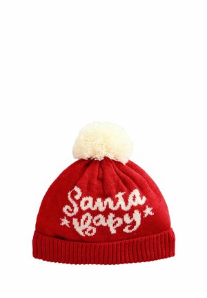Bonnet en tricot rouge avec un pompon blanc sur le dessus, arborant le texte "Santa Baby" en blanc. Détail côtelé au niveau du bas.