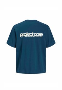 Tamno plavi pamučni majica kratkih rukava, s grafikom "project core" i natpisom "CREATIVE DEPT." u bijeloj boji na leđima.