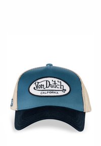 Gorra de camionero azul y beige con un parche ovalado bordado que dice "Von Dutch California." Presenta un frente azul sólido y una parte trasera de malla.