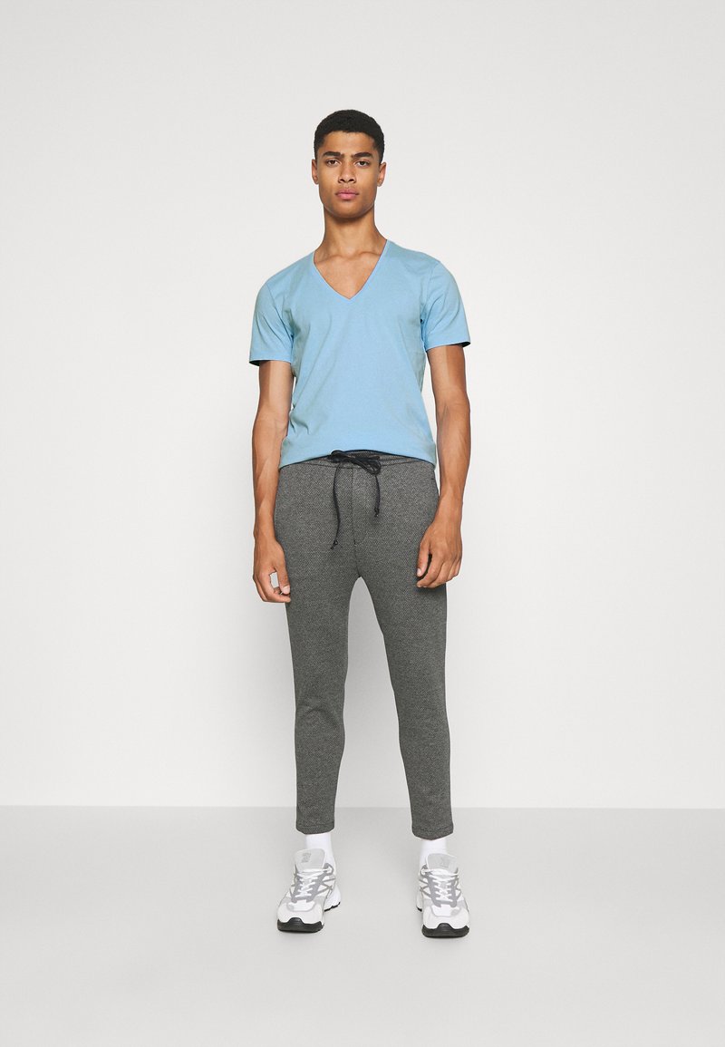 Herren T-Shirts basic | DRYKORN QUENTIN T-Shirt basic blau - IT02363 Herren T-Shirts basic | DRYKORN QUENTIN T-Shirt basic blau - IT02363