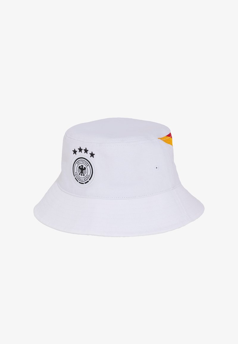 Chapeau bob blanc avec le logo Deutscher Fußball-Bund, quatre étoiles noires au-dessus et les petites couleurs du drapeau allemand sur le côté.