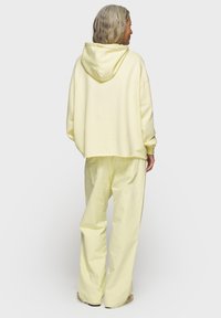10DAYS Sweat à capuche - pastel yellow