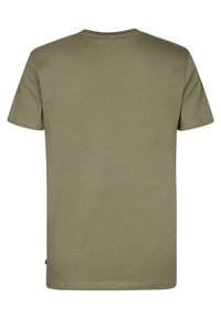 T-shirt vert olive à manches courtes, en coton, avec un col rond et une coupe décontractée, présentant des coutures minimales et sans motifs visibles.