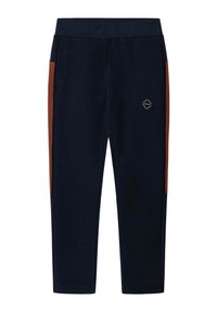 Námořnické tepláky s elastickým pasem, bočními kapsami a oranžovými vertikálními pruhy po stranách. Obsahují malou detailní nášivku s logem.