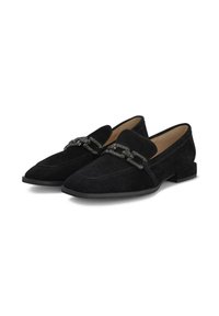 Mocasines de ante negro con punta puntiaguda, suela plana y detalle decorativo de cadena a lo largo del empeine. Textura suave y diseño minimalista.