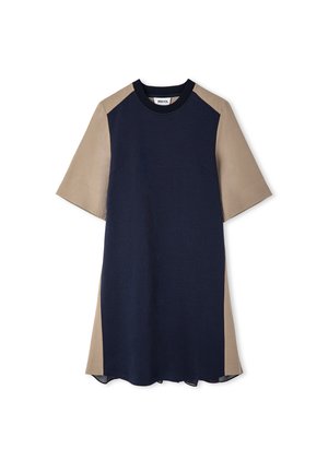 Vestido de manga corta con paneles delanteros y traseros en azul marino y mangas y paneles laterales en beige, escote redondo y ajuste holgado.