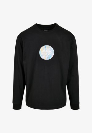 Čierne dlhé rukávy tričko vyrobené z bavlny, s obCircular holografickým logom na hrudi, obsahujúcim text a geometrické dizajnérske prvky.