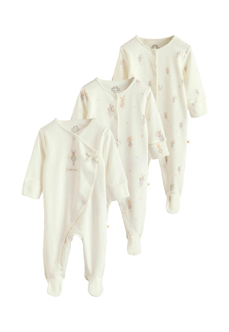 Drei Babyschlafanzüge aus weichem, cremefarbenem Stoff mit pastellfarbenen Tiermotiven und gepunktetem Muster, ausgestattet mit Druckknöpfen und mit Füßchen.