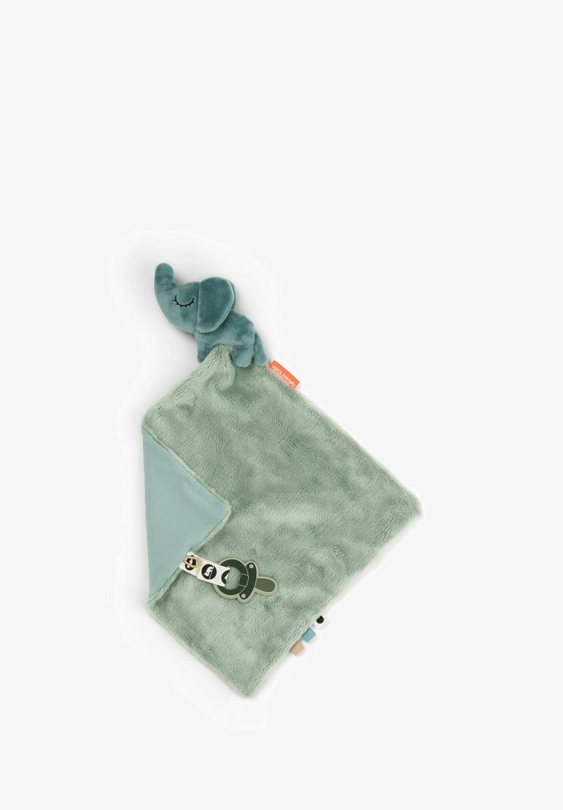 Doudou vert tendre pour bébé avec tête d'éléphant en peluche attachée et clip pour sucette sur fond blanc.