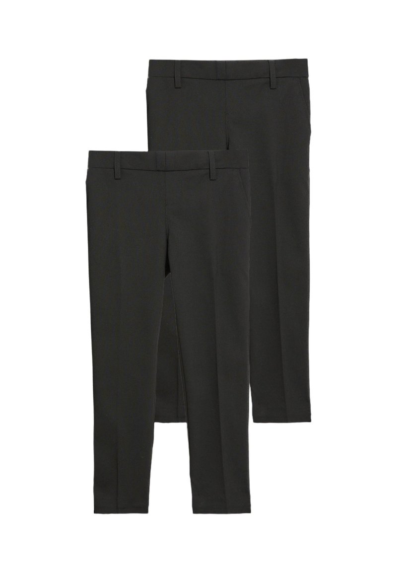 Zwarte broek van een gladde, lichte stof. Kenmerkt zich door een op maat gemaakte design met riemlussen en rechte pijpen.