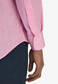 John Henric ADONIS SOLID SMART - Vapaa-ajan kauluspaita - pink