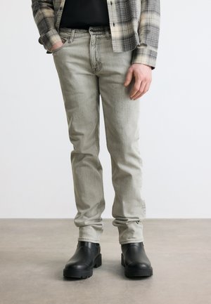 Calvin Klein Jeans SLIM - Slim fit jeans - coral grey