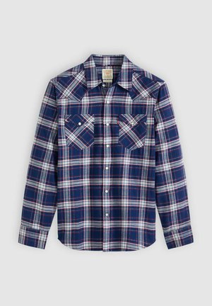 Granatowa koszula w kratę z białymi i czerwonymi akcentami, długimi rękawami, spiczastym kołnierzem, dwiema kieszeniami na piersi oraz zapięciem na guziki z przodu.