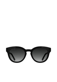 Czarne okulary przeciwsłoneczne w kocim stylu z gradacyjnymi szarymi soczewkami. Gładka plastikowa oprawka, grube zauszniki i minimalne oznakowanie na górnym lewym szkielecie.