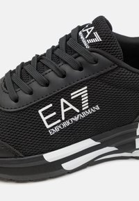 EA7 Emporio Armani UNISEX - Sneakers - black/white