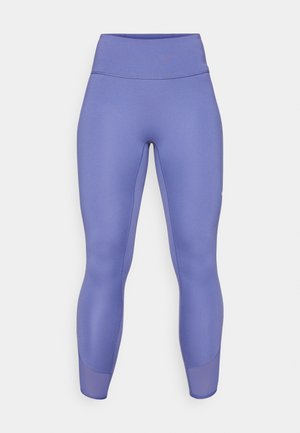Lilla tights laget av elastisk materiale, med høy midje, glatt tekstur og gjennomsiktige detaljer ved kanten.