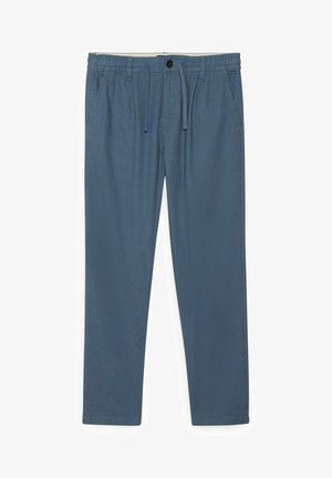 Pantalones casuales azules con cintura elástica, cordón ajustable, cierre de botón y bolsillos laterales, exhibidos planos sobre un fondo blanco.