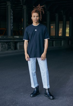 adidas Originals, ESS  - T-shirt con stampa - black