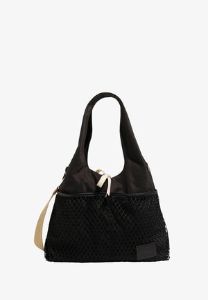 Czarna nylonowa torba z siatkowaną dolną częścią, luźnym fasonem i szerokim paskiem. Posiada zaciągane zamknięcie oraz skórzaną naszywkę z logo.