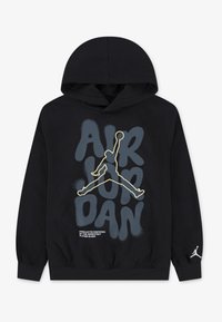 Felpa nera con cappuccio foderato da coulisse. Presenta una grande grafica "AIR JORDAN" con una silhouette dorata e testo su sfondo blu.