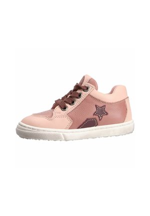 Rosa- und mauvefarbener Kleinkind-Sneaker mit braunen Schnürsenkeln, Stern-Detail an der Seite und weißer Gummisohle.