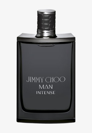 Svart rektangulær parfymeflaske med sølvlokk, merket med "Jimmy Choo Man Intense" i sølvtekst på forsiden.