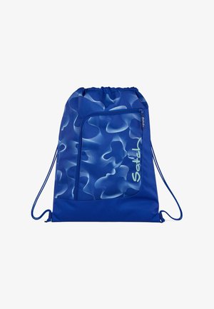 Blauer Rucksack mit Kordelzug, gewelltem Muster, großem Frontfach und grünem Logo. Hergestellt aus robustem Stoff mit glatter Textur.