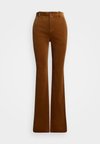 HIGH-RISE CORDUROY FLARE PANT - Tygbyxor - cinnamon bark