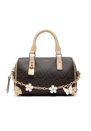 Ciemnobrązowa torebka projektanta z beżowymi uchwytami, złotą zamknięcią oraz ozdobnym złotym łańcuchem z zawieszkami w kształcie kwiatów i motyli.