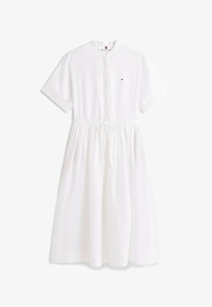 Hvid midi-kjole med korte ærmer, knaplukning foran, talje med snøre og lille logo på brystet.