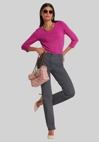 MADELEINE Langarmshirt - magenta