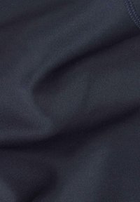 Tissu bleu marine avec une texture lisse et extensible, présentant des côtes fines sur toute sa surface. Aucun motif ni accent visible.