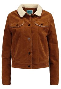 Bruine corduroy jas met een zachte, crèmekleurige sherpa kraag. Voorzien van twee borstzakken en zwarte knopen met een licht gecropte pasvorm.