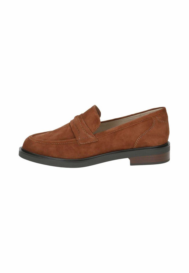 Pruunist nubukist loafers, millel on ümar varvas ja kaks esistreet. Omab madalat musta tallat, puidust aksenti, sileda tekstuuri ja tikitud detaile.