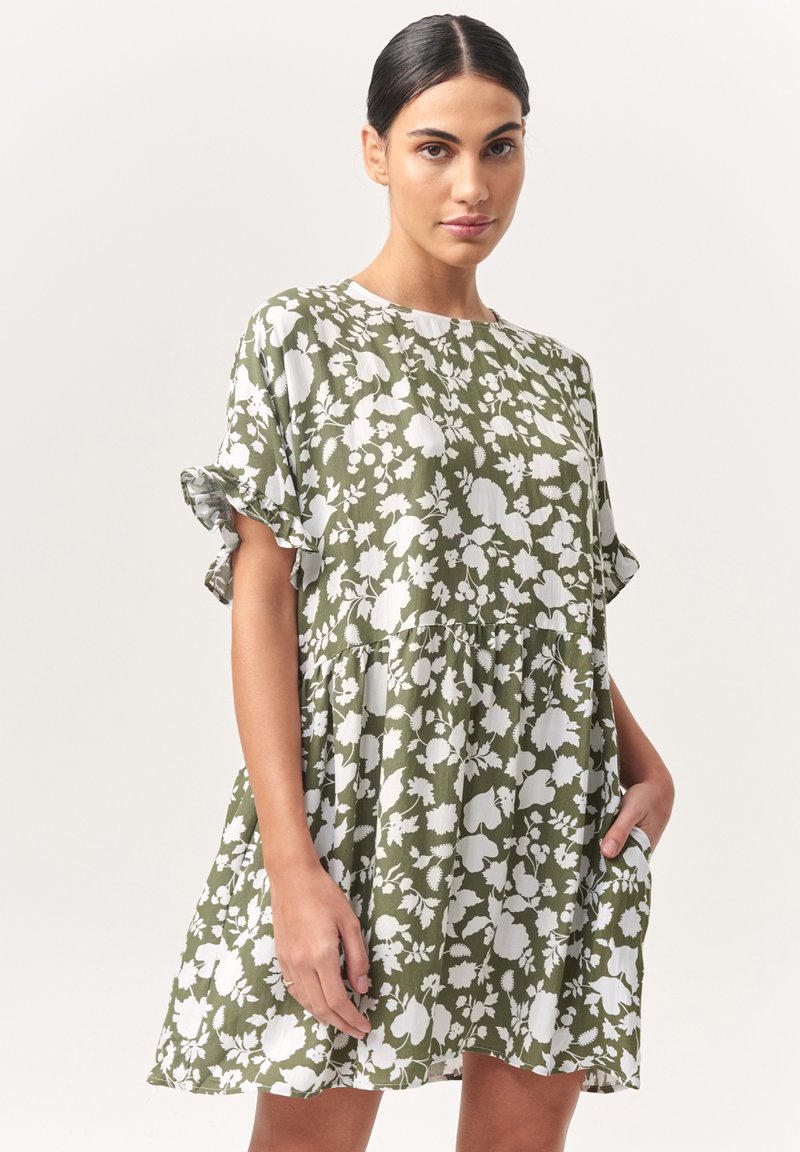 THE FATED SARAH RUFFLE - Freizeitkleid - shadow floral/hellgrün ...