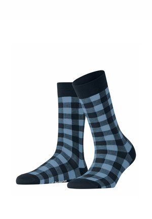 Paar blau-schwarze karierte Socken mit schwarzer Spitze, Ferse und Bündchen vor weißem Hintergrund.