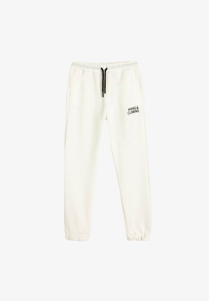 Hvide fleece joggingbukser med elastisk talje, sort snor og "HIKING & CLIMBING" trykt i sort på venstre ben.