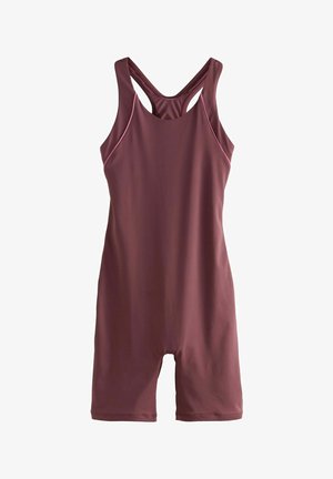 Strój kąpielowy w ciemnym bordowym kolorze, wykonany z gładkiej, elastycznej tkaniny. Posiada sportowy design z krzyżującymi się ramiączkami i spodenki w stylu krótkich szortów.