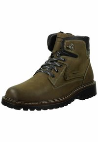 Botas de tobillo de cuero marrón con un acabado texturizado, acentos negros, cordones resistentes y una suela de goma robusta que presenta un patrón de relieve.