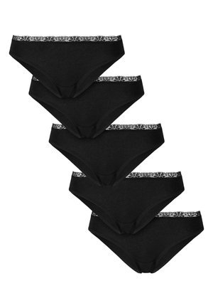 Viis musta naiste aluspükst koos pitsilise äärisega vöökohal, järjestatud kaskaadse virnana valgel taustal.