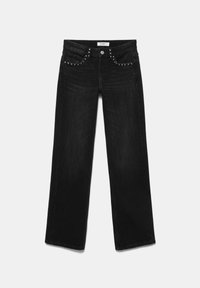 Svarte jeans med vid ben, sølvnitter på forlommer og linning, knap- og lynlåslukning.