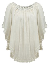 Lekka, kremowa bluzka o zwiewnym kroju, z plisowaną teksturą i koronkowymi detalami wokół dekoltu i dołu. Krótkie, drapowane rękawy.