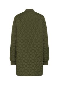 Longue veste matelassée vert olive avec col et poignets côtelés, vue de dos sur fond blanc.