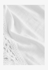 Vald, white