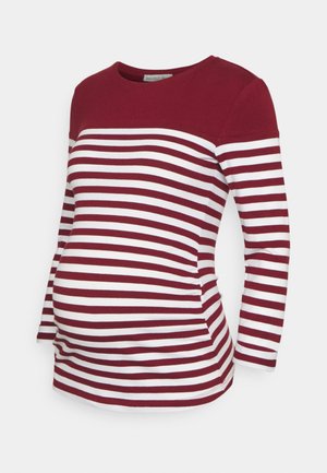 Moederschaps top met lange mouwen, met een bordeauxrode inzet en horizontale witte en bordeauxrode strepen op het lichaam en de mouwen.