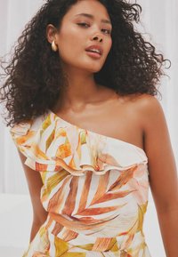 Next ONE SHOULDER RUFFLE - Kezeslábas - white pink floral