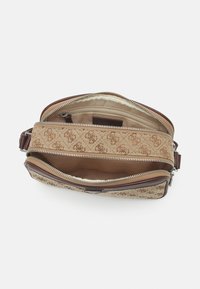 Guess VEZZOLA JACQUARD UNISEX  - Torba čez telo - beige/brown